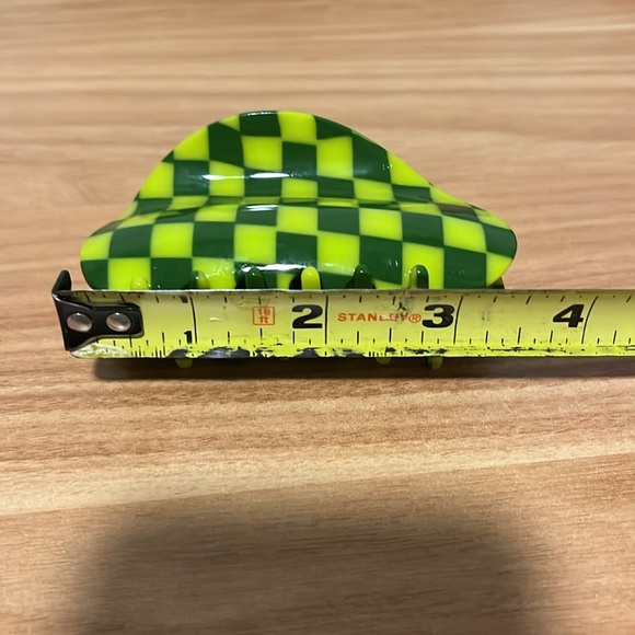 Chunks - Checker Claw Clip in Dill - Picture 5 of 5